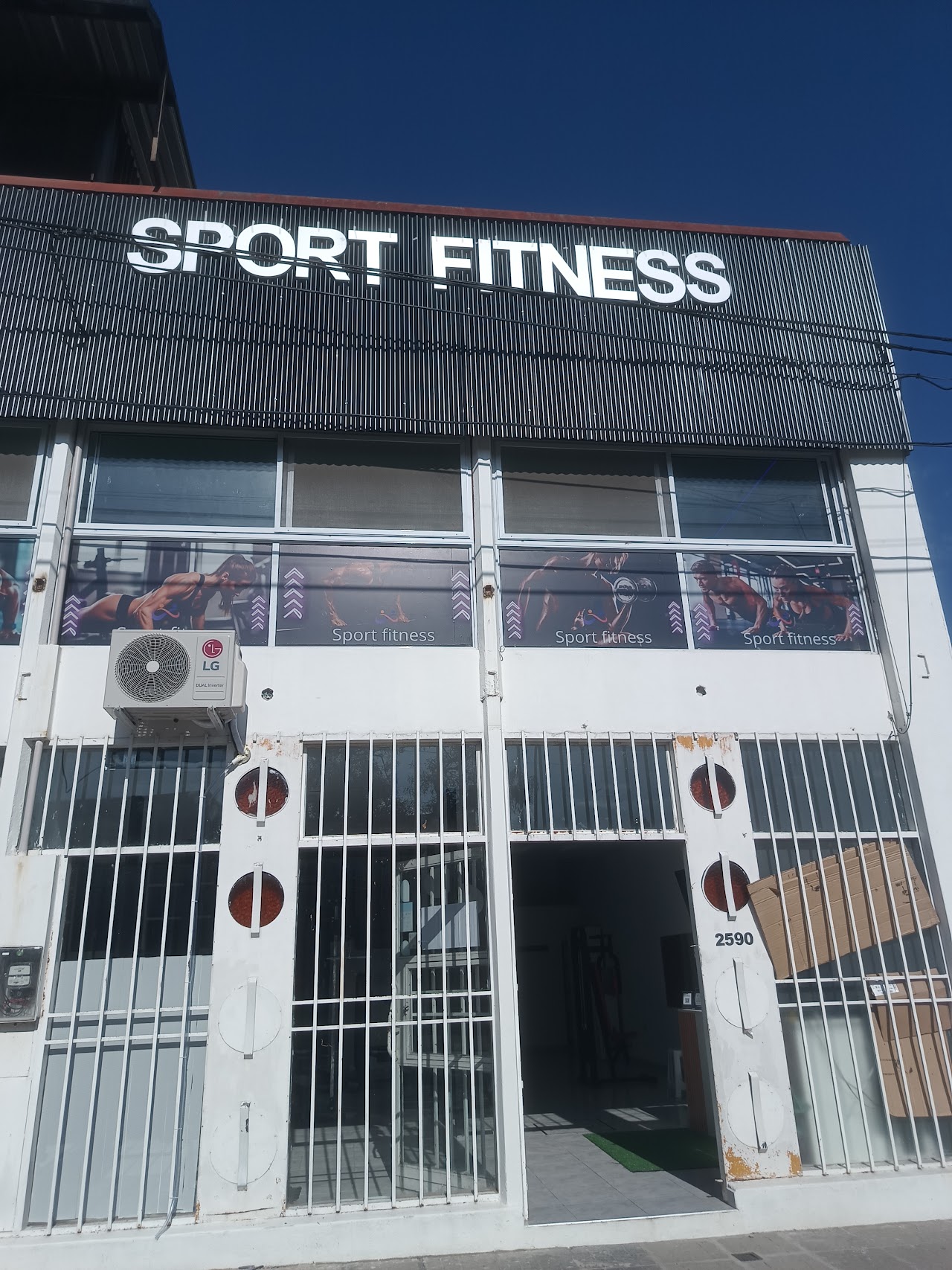Sala de musculación y peso libre en Sport Fitness Paraná